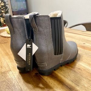 *BRAND NEW WITH TAGS* Sorel fur lined wedges